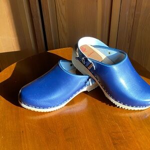 Vintage Wooden Leather Clog  by Hanna Andersson
Size 41 European US size 10